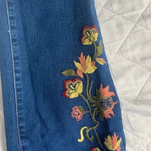 Embroidered Blue Women's Jeans - Picture 2 of 8